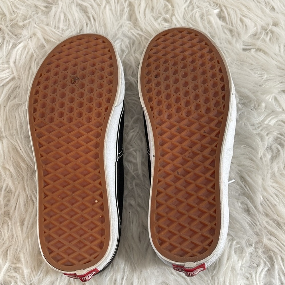 VANS Off The Wall Old Skool Classic White & Black Sneakers Size M6.5 & W8 Unisex - Picture 9 of 10